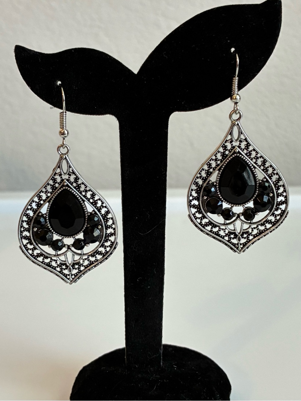Vintage Silver-Tone Black Teardrop Filigree Dangle Earrings - Picture 3 of 6